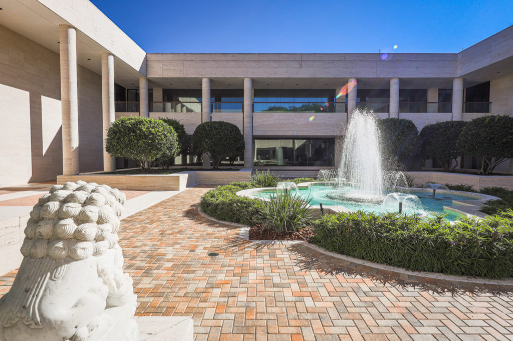 wide shot of lion and fountain in courtyard